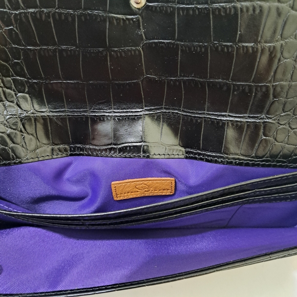 Graphic Image Embossed Faux Crocodile Leather Clutch - Picture 6 of 8